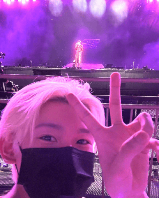 王源化身“小迷弟” 去看林俊杰演唱会